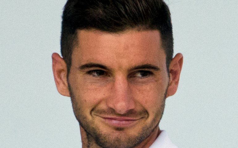 Palmeiras tem proposta por Alario recusada e busca outro camisa 9 no mercado