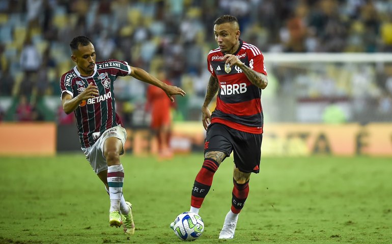 Mesmo com um a menos, Fluminense segura empate com o Flamengo