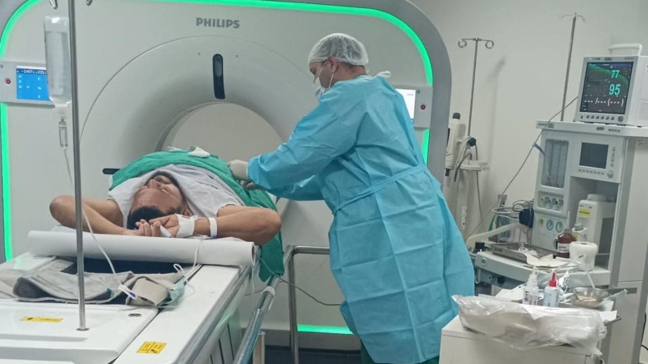 HGE realiza primeiro procedimento minimamente invasivo guiado por tomografia computadorizada e salva a vida de pintor
