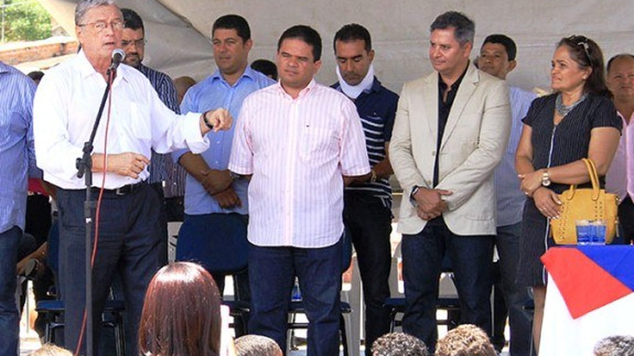 Governador assina ordens de serviços para construção de rodovias