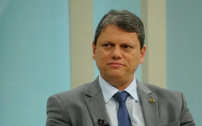 Tarcísio elogia Milei por 'cortar 5% do PIB de gasto público', baixar inflação e atrair capital