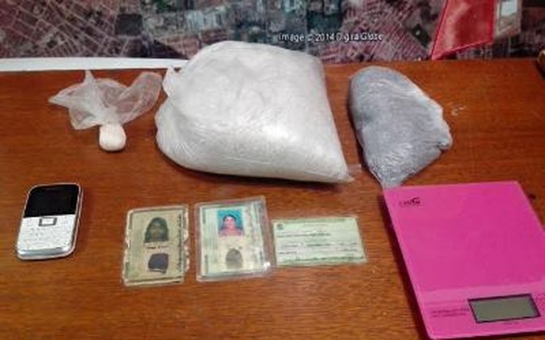 PM cumpre mandados e prende dois envolvidos com o tráfico na parte alta de Maceió