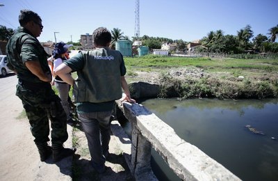 Durante fiscalização preventiva e integrada, força-tarefa flagra lançamento de esgoto em afluente do Rio São Francisco