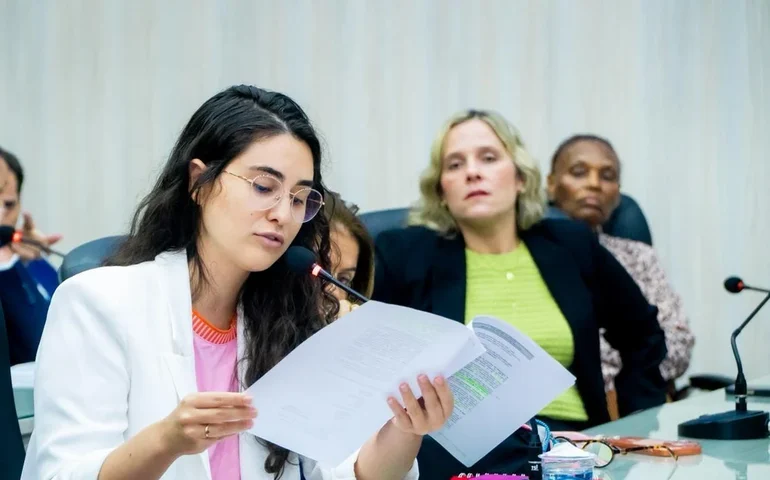Questionamento de vereadora sobre aprovação de parecer da Comissão pode esbarrar na Justiça