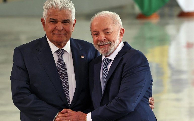 Lula busca ampliar comércio e firmar acordo de investimentos em visita ao Panamá