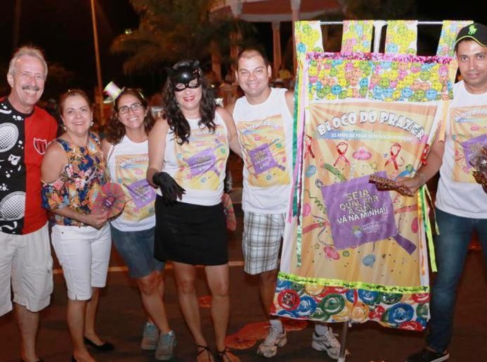 Prévias: Bloco do Prazer leva mensagem de prevenção