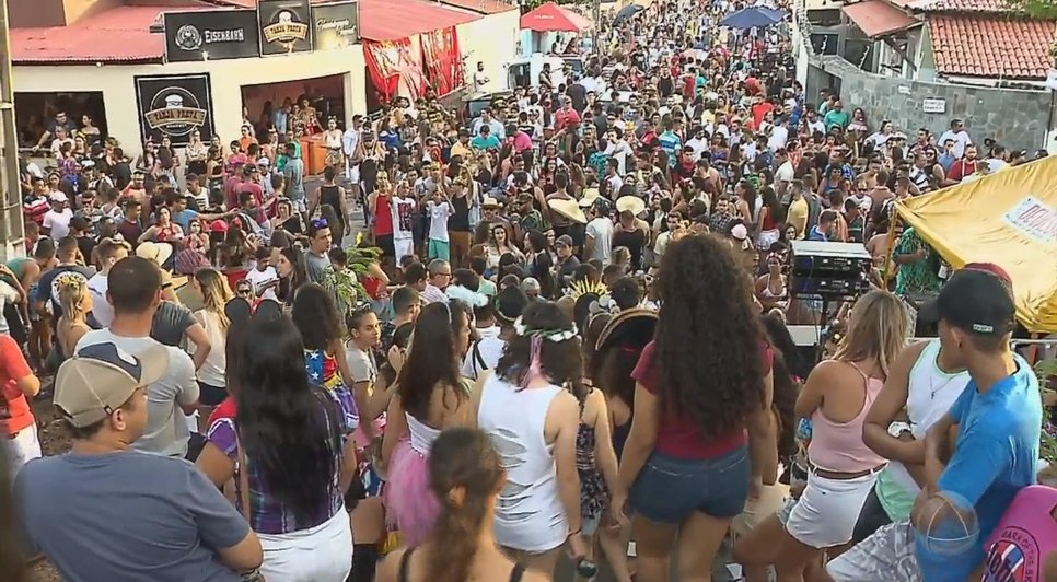 Tradicionais arrastões são a sensação do carnaval em Pirambu