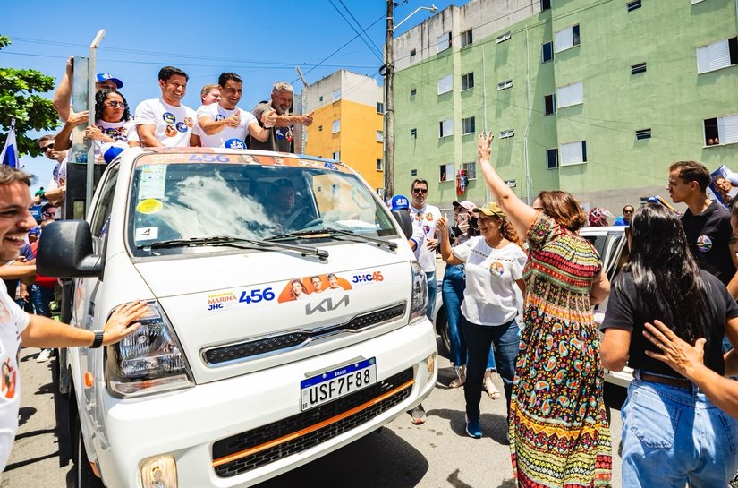 Moradores do Vergel agradecem a JHC por mudanças na moradia durante Caravana da Mudança