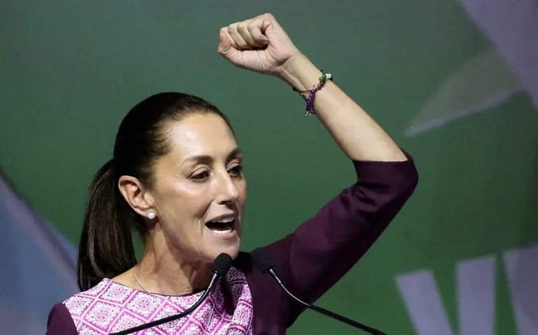 Sheinbaum condena assassinato de prefeito mexicano e promete reforçar segurança