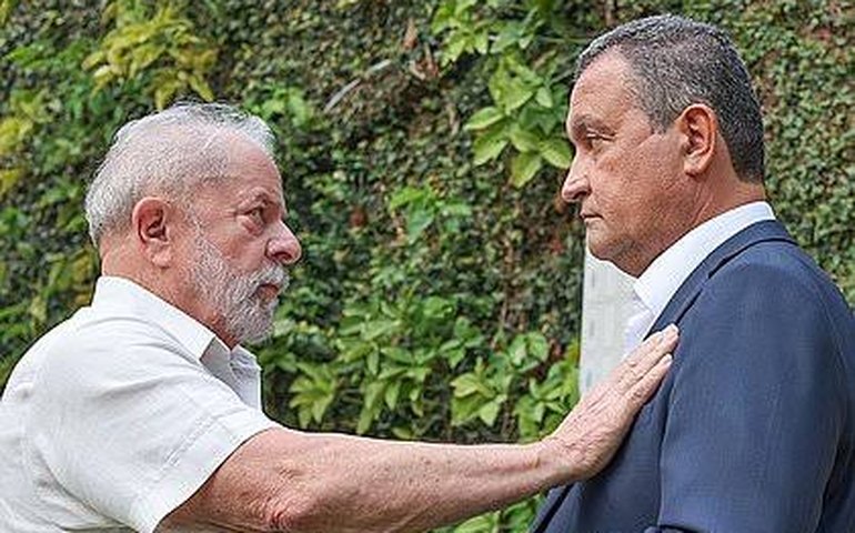 Lula recebe Rui Costa em Brasília para discutir composição do governo