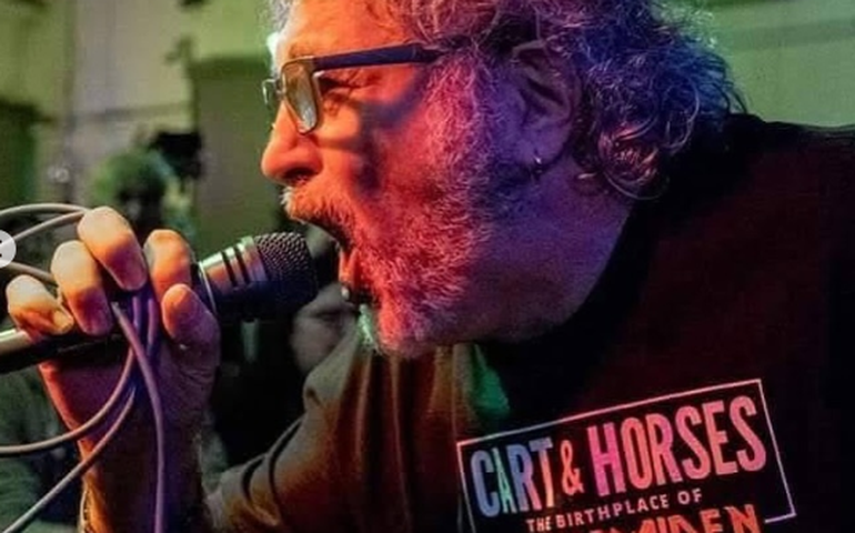 Morre aos 69 anos Paul Mario Day, primeiro vocalista do Iron Maiden