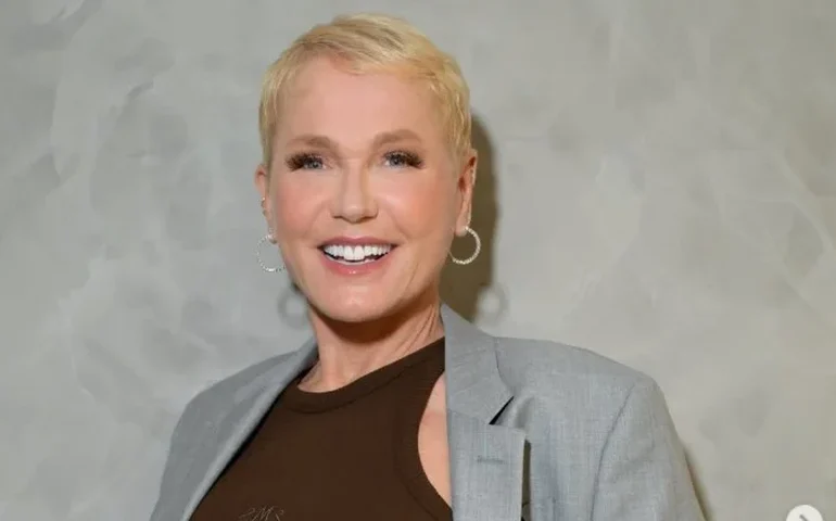 Xuxa e celebridades se emocionam com homenagem de Sasha à avó em desfile