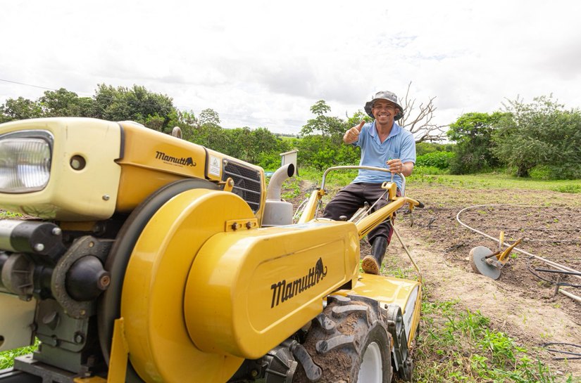 Minitratores adquiridos com recursos de Daniel Barbosa já beneficiam agricultores de Arapiraca