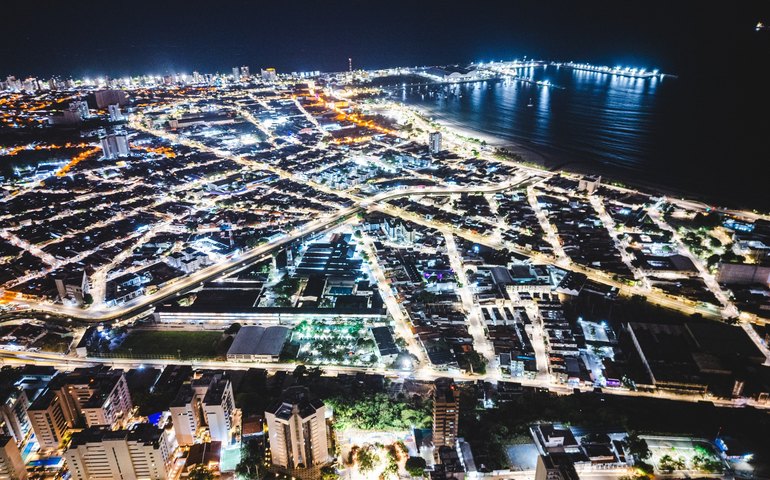 Maceió amplia iluminação em LED e transforma espaços públicos