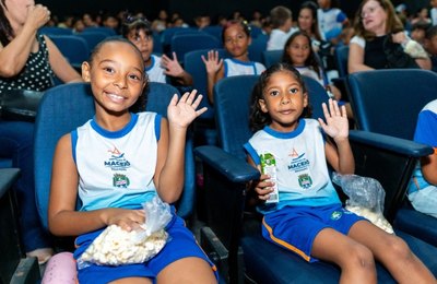 Estudantes da rede municipal de Maceió participam de sessão especial de cinema