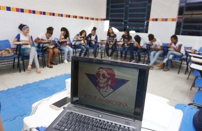 Alunas das escolas municipais, estaduais e do IFAL de Marechal participam de oficinas de poesia