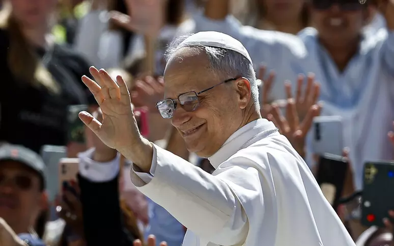 Papa pretende aumentar salários no Vaticano, dizem fontes