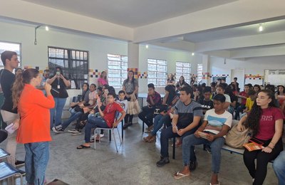 Estudantes da Escola Arnon de Melo participam de ação sobre saúde mental e o uso excessivo de tecnologias