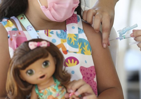 Alagoas vai receber 17.400 doses de vacinas Coronav para crianças