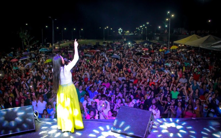 Prefeitura de Penedo e Conselho de Pastores realizam Dia do Evangélico com show da cantora Damares