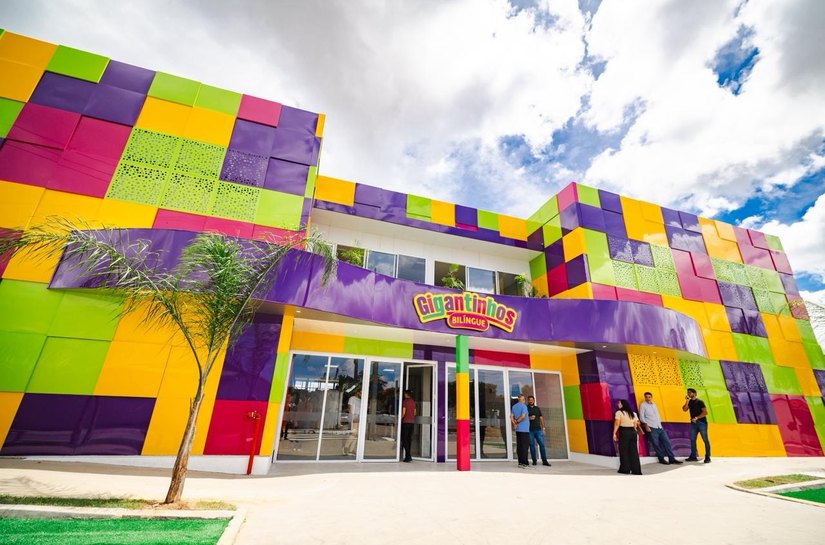 “Um suporte muito grande pra gente”: comunidade escolar celebra novo Gigantinho Bilíngue