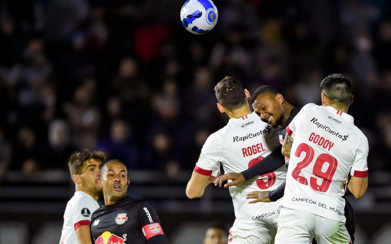 Red Bull Bragantino perde em casa para Estudiantes e se complica na Libertadores