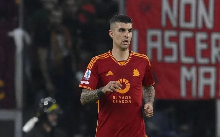 Torcida da Roma faz 'vaquinha' para pagar multa de jogador que provocou Lazio 'sem querer'