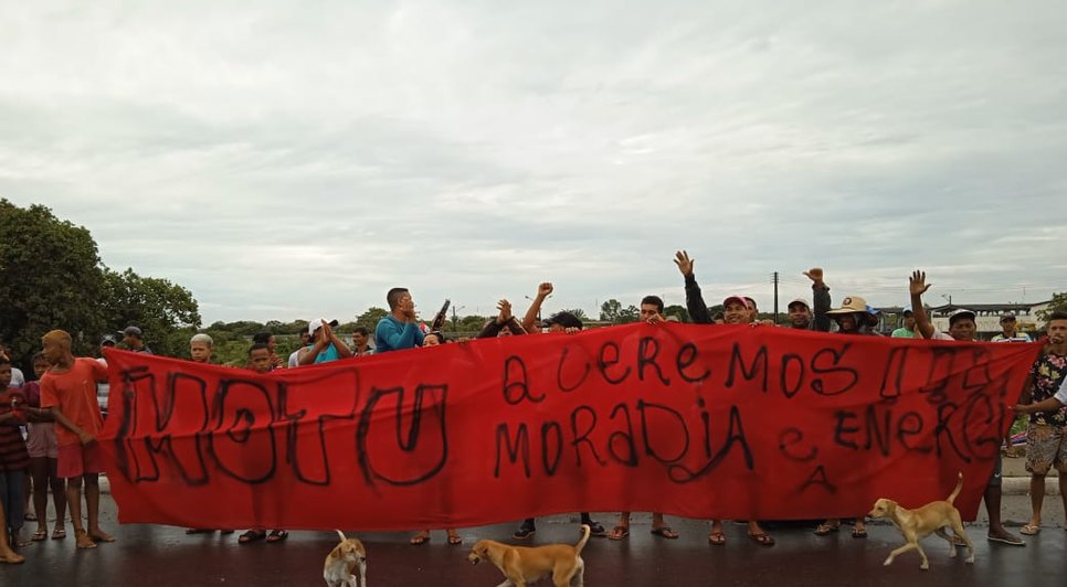 Moradores de ocupação bloqueiam ponte entre Aracaju e Nossa Senhora do Socorro