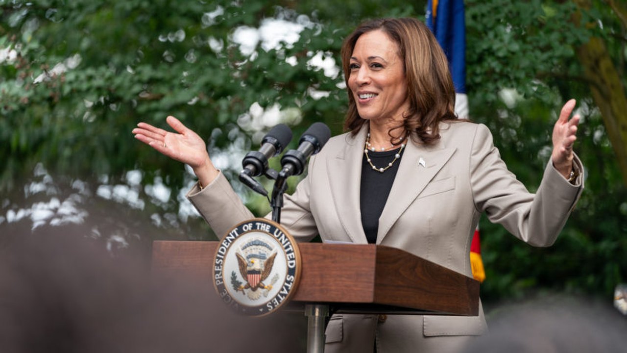 Eleições EUA: Kamala já tem apoio suficiente de delegados para ser candidata, diz pesquisa