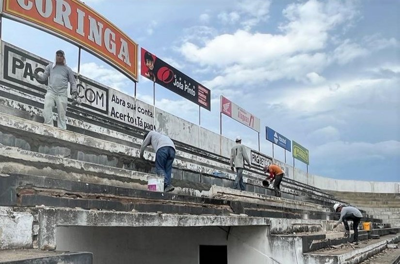Prefeitura inicia trabalhos para a pintura das arquibancadas no Estádio Municipal de Arapiraca