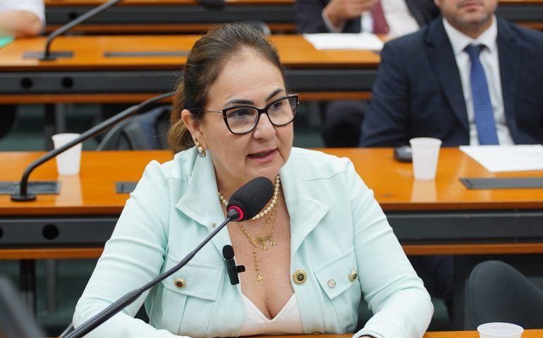 Comissão aprova linha de crédito especial para compra de carro por professores