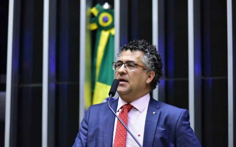 Relatório do PL do Desenrola propõe incentivar portabilidade de dívidas do rotativo e parcelado