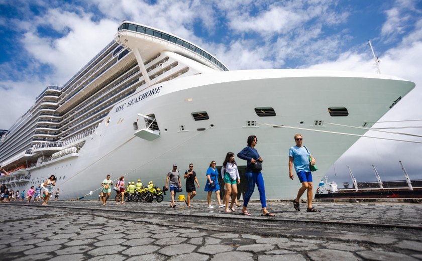 Maior cruzeiro a navegar em águas brasileiras chega em Maceió nesta terça-feira (3)