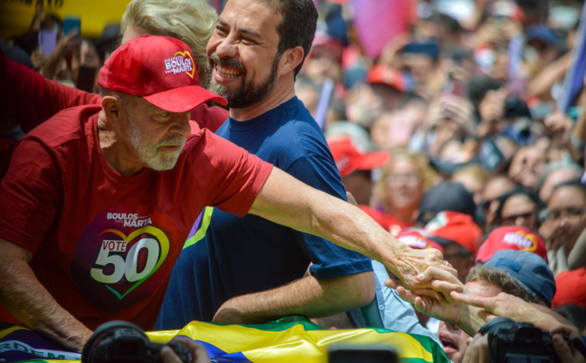 Presidente Lula chega à Avenida Paulista para ato com Guilherme Boulos