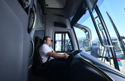 Viação Águia Branca celebra 79 anos destacando a importância dos motoristas para o transporte rodoviário brasileiro