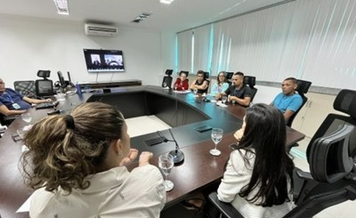 Durante a reunião, os representantes dos moradores reivindicaram a pavimentação da Rua das Goiabeiras