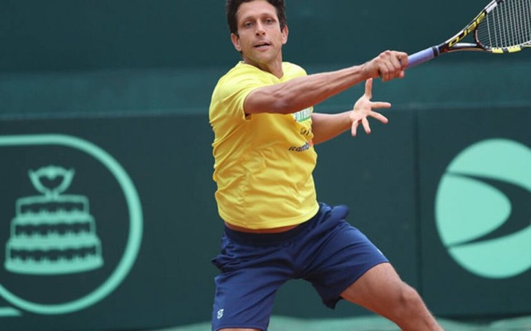 Melo perde na final e é vice-campeão nas duplas no Torneio de Lyon