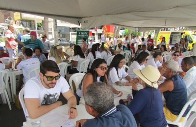 Ação de prevenção ao pé diabético atende 150 pessoas na orla de Maceió