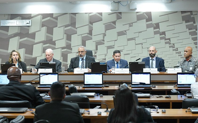 Comissão do RS defende políticas de atendimento a deslocados por enchentes