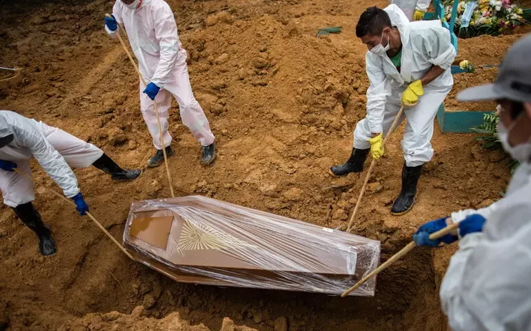 Dino abre inquérito contra Bolsonaro por gestão da Covid