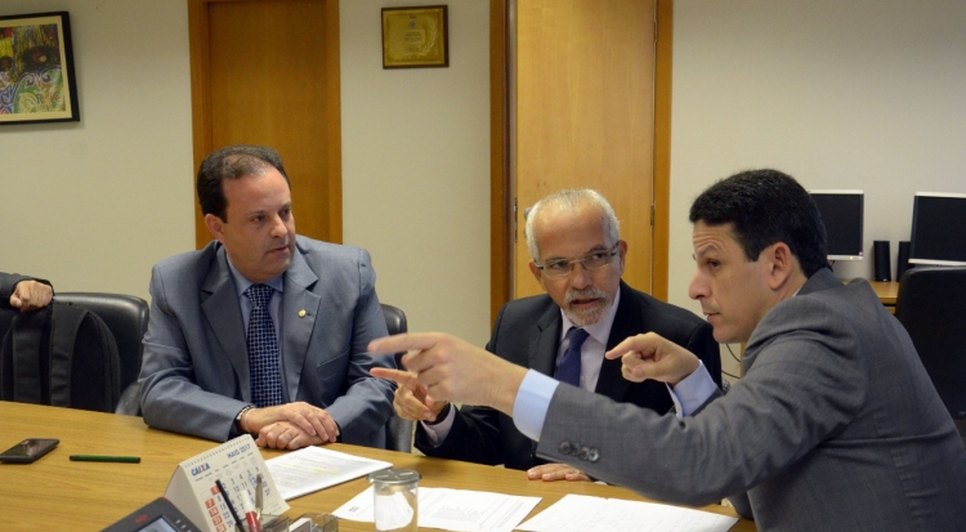 edvaldo busca recursos