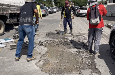 Operação tapa-buracos regulariza trechos de maior fluxo de veículos em Penedo
