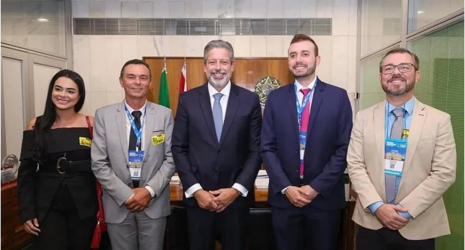 Atual prefeito e prefeito eleito representam Anadia em importante agenda