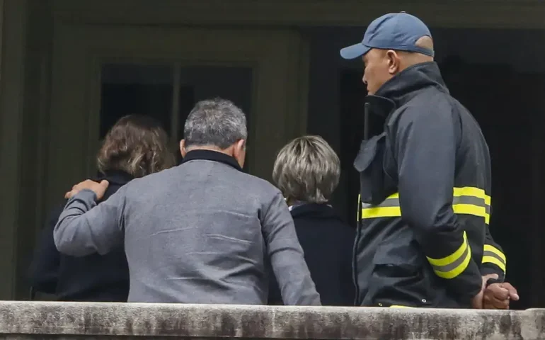 Famílias de vítimas do voo 2283 são acolhidas em São Paulo