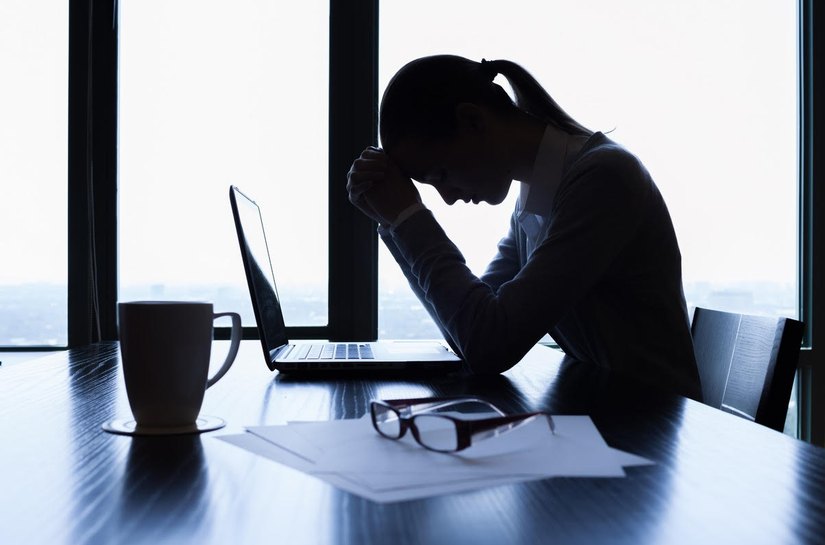 Incerteza, estagnação, pressão para se atualizar: estudo revela os maiores dilemas enfrentados pelos profissionais brasileiros em 2026