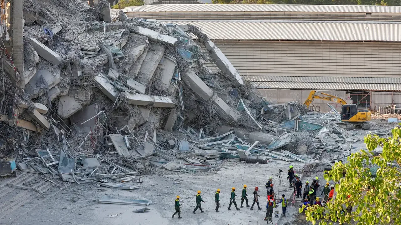 Arranha-céu de 33 andares em construção desaba com terremoto na Tailândia