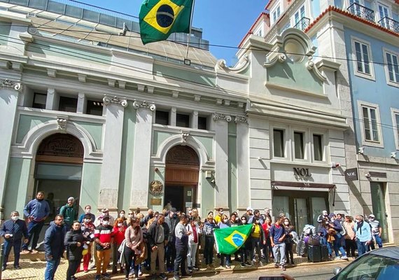 Funcionários do Consulado do Brasil em Lisboa anunciam greve