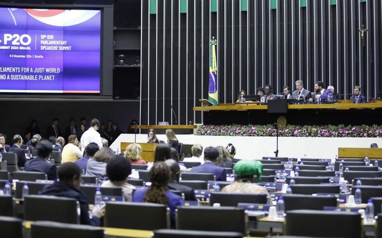 Estão 'armando uma bomba no Congresso' com PEC da escala 6x1, diz presidente da FPE