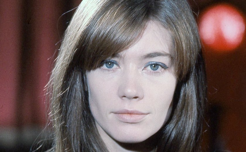 Françoise Hardy, lenda da música francesa e ícone pop, morre aos 80 anos