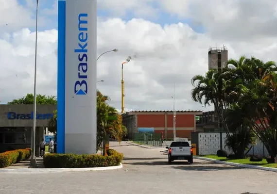 Deputado acusa Braskem de usar areia de reserva ambiental para tapar minas em Maceió